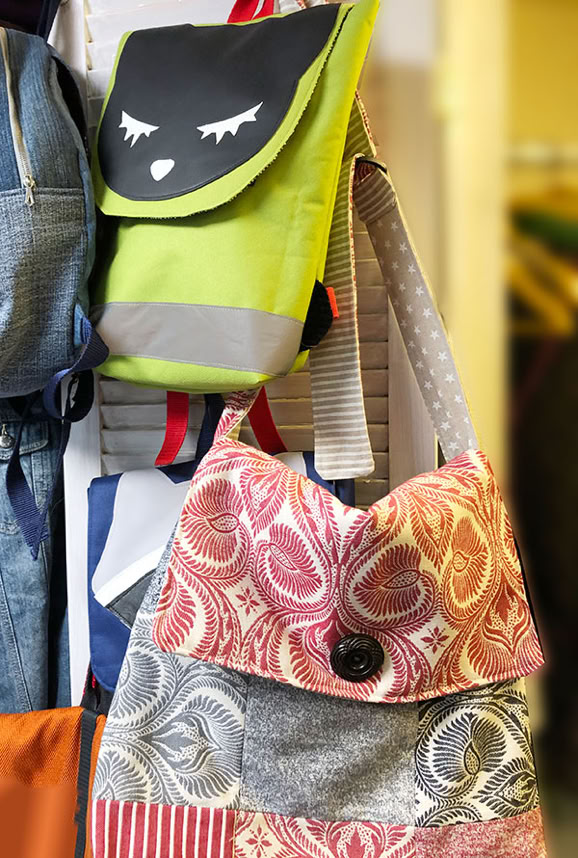 Bunte selbstgenähte Taschen aus Stoffresten